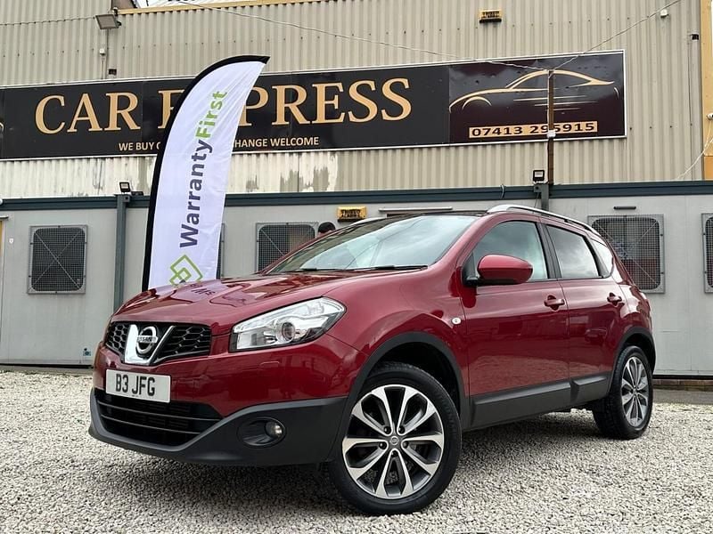 Red Used 2011 Nissan Qashqai Tekna SUV | £4,799 (Fair price) - Image 1/4