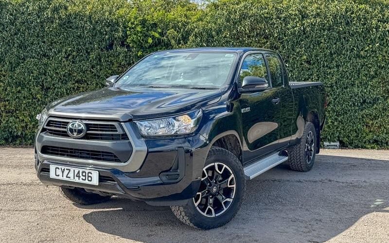 Used Toyota HiLux Active 150 HP (110 kW) 2023 Black Pickup