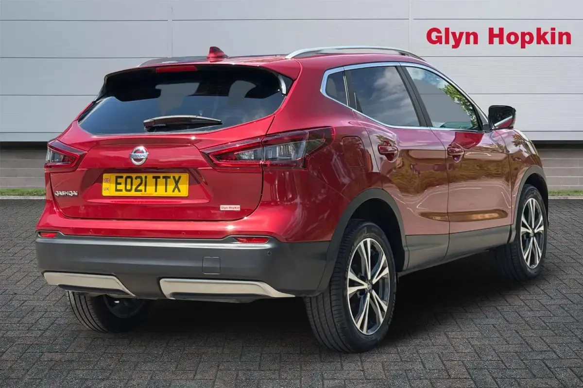 Used Nissan Qashqai N-Connecta 158 HP (116 kW) 2021 Red SUV
