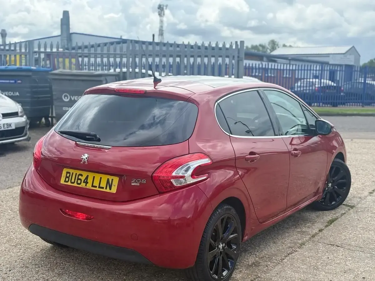 Used Peugeot 208 S 115 HP (84 kW) 2014 Red Hatchback