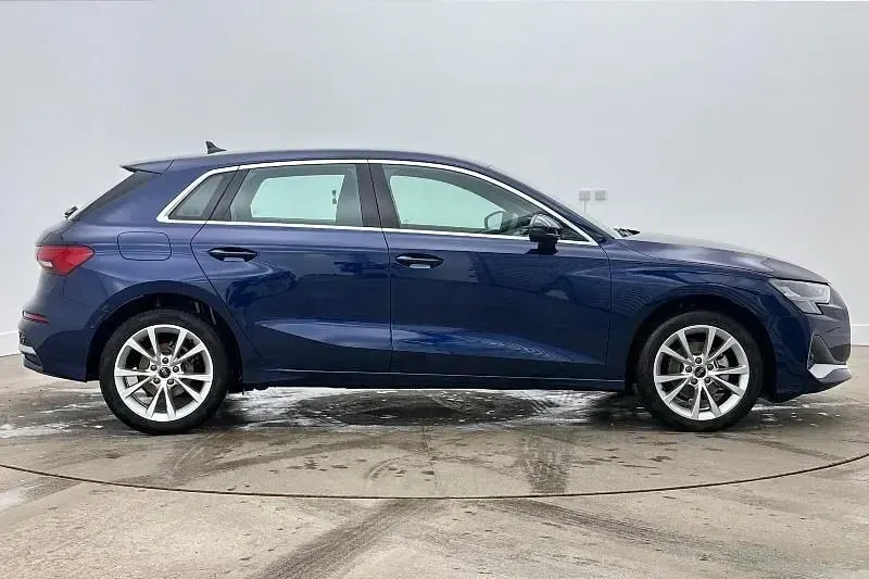 Używany Audi A3 Sport 2025 Niebieski Hatchback