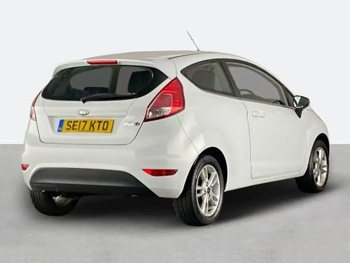 Used Ford Fiesta Zetec 82 HP (60 kW) 2017 White Hatchback