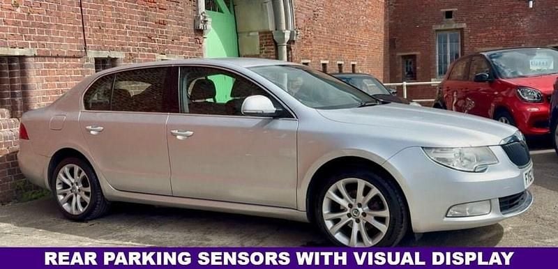 Usado Skoda Superb GreenLine 105 CV (77 kW) 2012 Plateado Utilitario