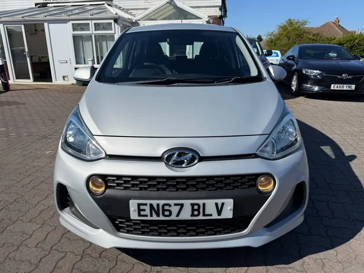 Used Hyundai i10 SE 87 HP (63 kW) 2018 Silver Hatchback