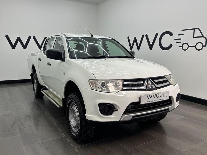 Used Mitsubishi L200 134 HP (98 kW) 2015 White Pickup