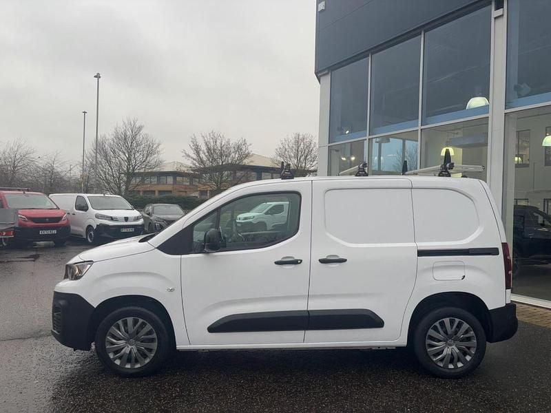 White Used 2022 Peugeot Partner Premium MPV | £10,495 (Good price) - Image 1/4