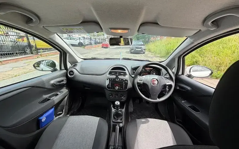 Used Fiat Punto Pop 69 HP (50 kW) 2017 White Hatchback