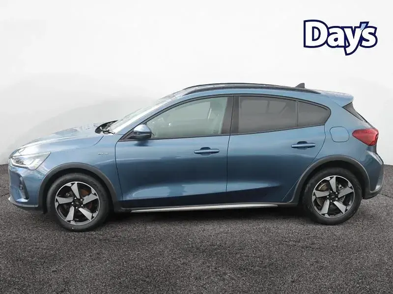 Used Ford Focus Active 125 HP (91 kW) 2022 Blue Hatchback