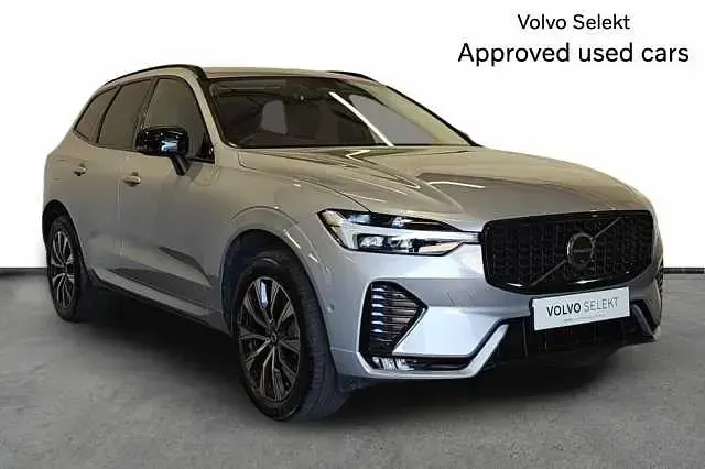 Usado Volvo XC60 Plus 250 HP (183 kW) 2025 Prateado SUV