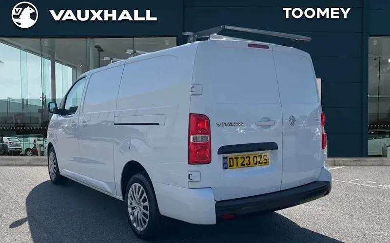 Second-hand Vauxhall Vivaro S 101 CP (74 kW) 2023 Alb Monovolum