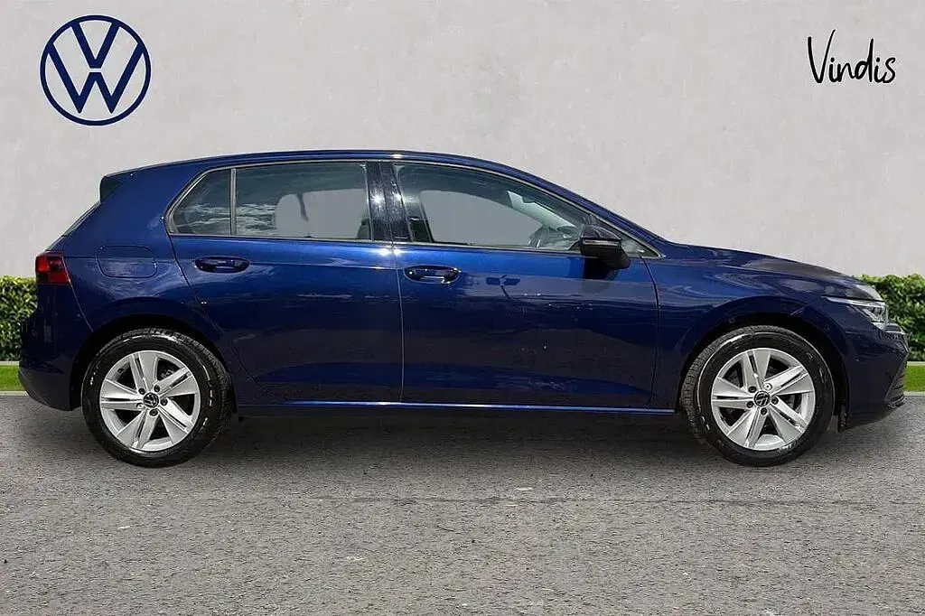 Used VW Golf VIII Life 130 HP (95 kW) 2023 Blue Hatchback
