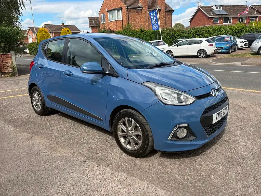 Used Hyundai i10 Premium 87 HP (63 kW) 2016 Blue Hatchback