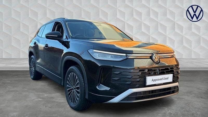 Used VW Touran Life 150 HP (110 kW) 2025 Black MPV