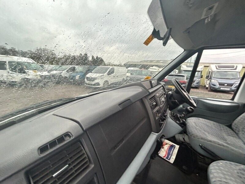 Image 3/4