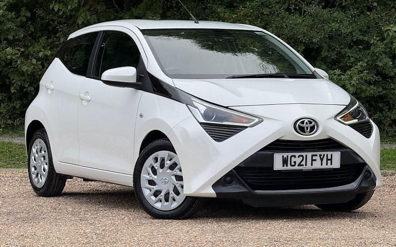 White flash Used 2021 Toyota Aygo X-play Hatchback | £9,195 (Good price) - Image 1/4