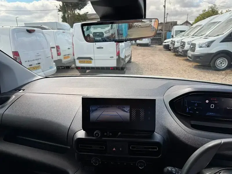 Used Peugeot Partner 131 HP (96 kW) 2024 White MPV