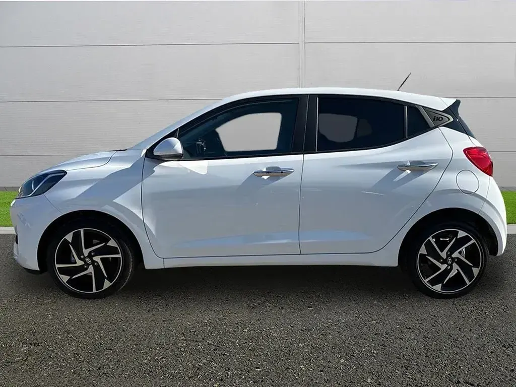 Used Hyundai i10 Premium 79 HP (58 kW) 2026 White Hatchback