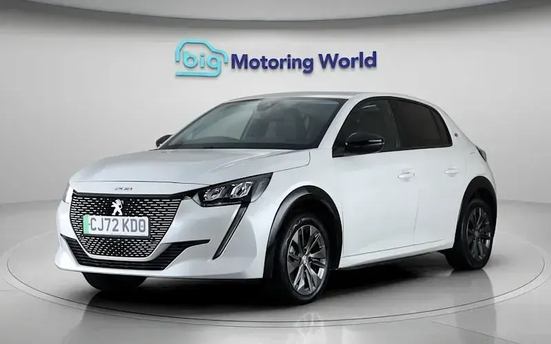 Used Peugeot e-208 Allure+ 100 kW (136 HP) 2023 White Hatchback