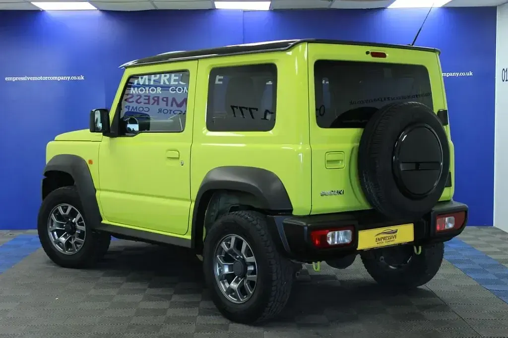 Begagnad Suzuki Jimny SZ5 102 HK (75 kW) 2019 Gul SUV