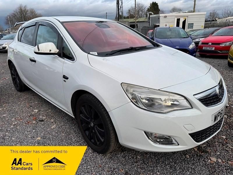 Used Vauxhall Astra Elite 165 HP (121 kW) 2011 White Hatchback