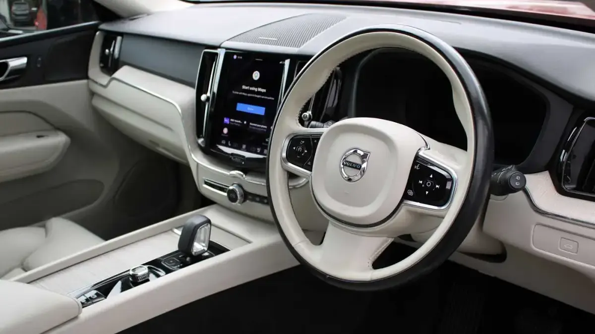 Used Volvo XC60 Plus 197 HP (144 kW) 2023 SUV