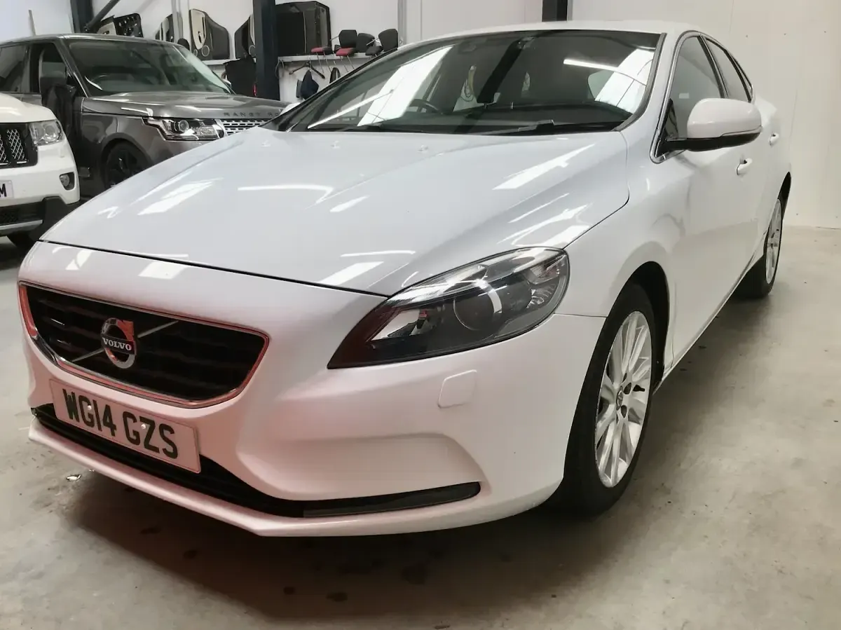 Used Volvo V40 SE Lux 115 HP (84 kW) 2014 White Hatchback