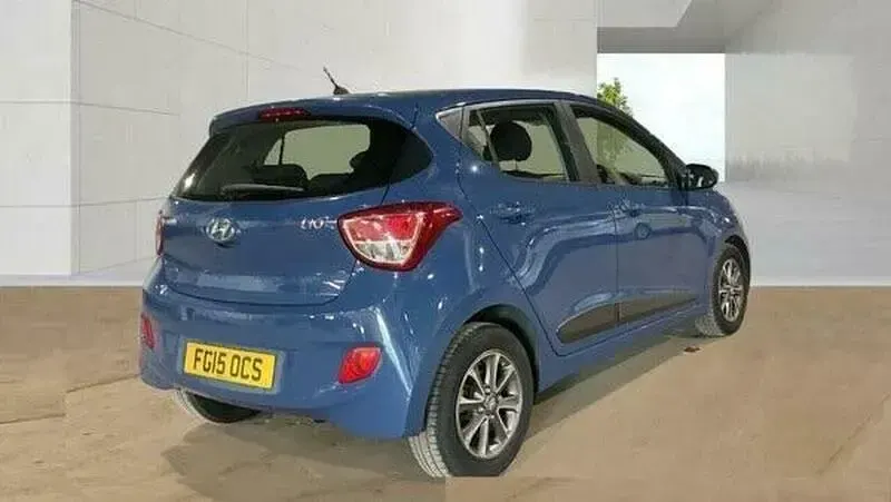 Used Hyundai i10 Premium 67 HP (49 kW) 2015 Blue Hatchback