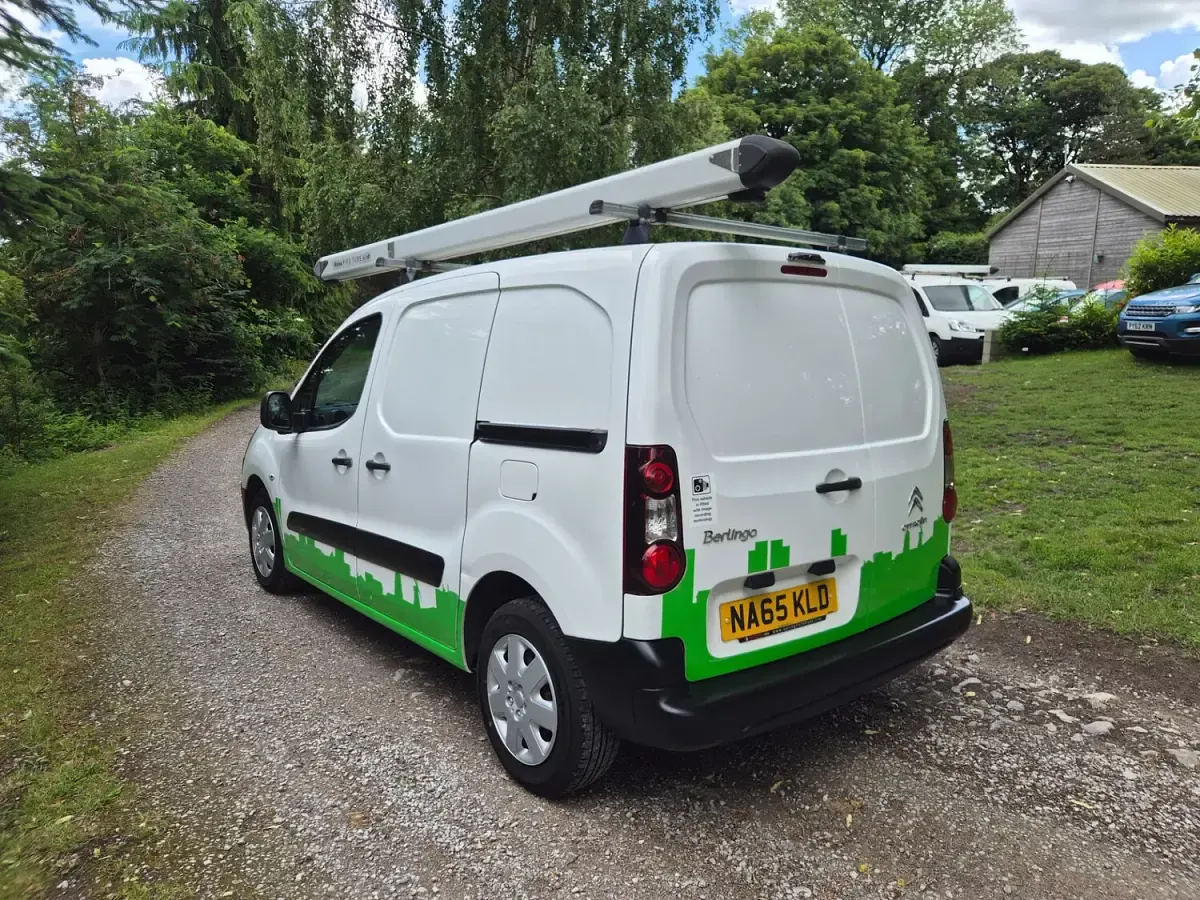 Used Citroën Berlingo 90 HP (66 kW) 2015 White MPV