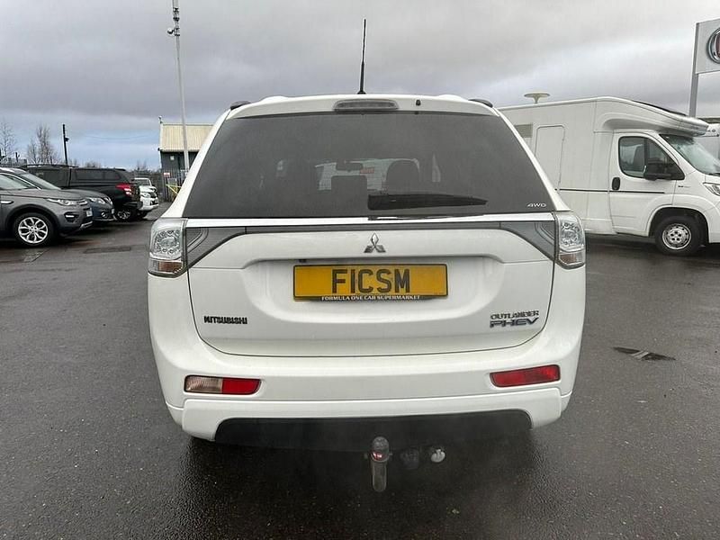 Used Mitsubishi Outlander P-HEV 162 HP (119 kW) 2014 White Estate
