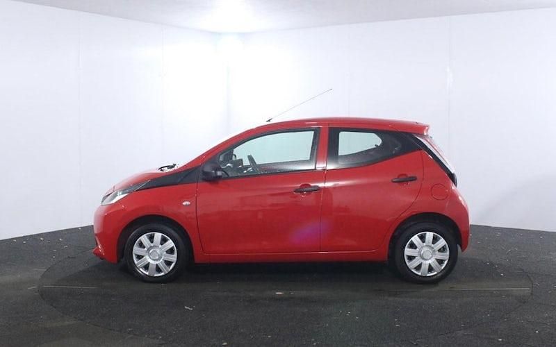 Used Toyota Aygo 69 HP (50 kW) 2017 Red Hatchback