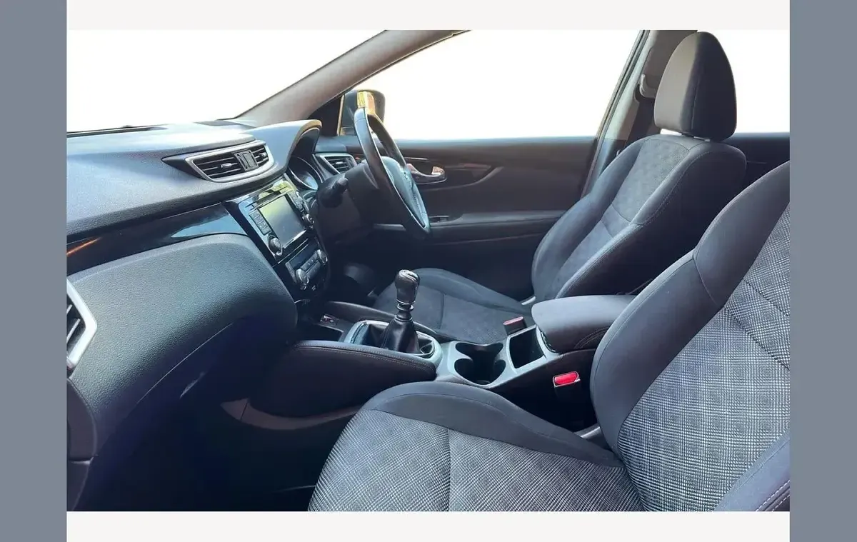 Used Nissan Qashqai N-Connecta 108 HP (79 kW) 2017 Black SUV