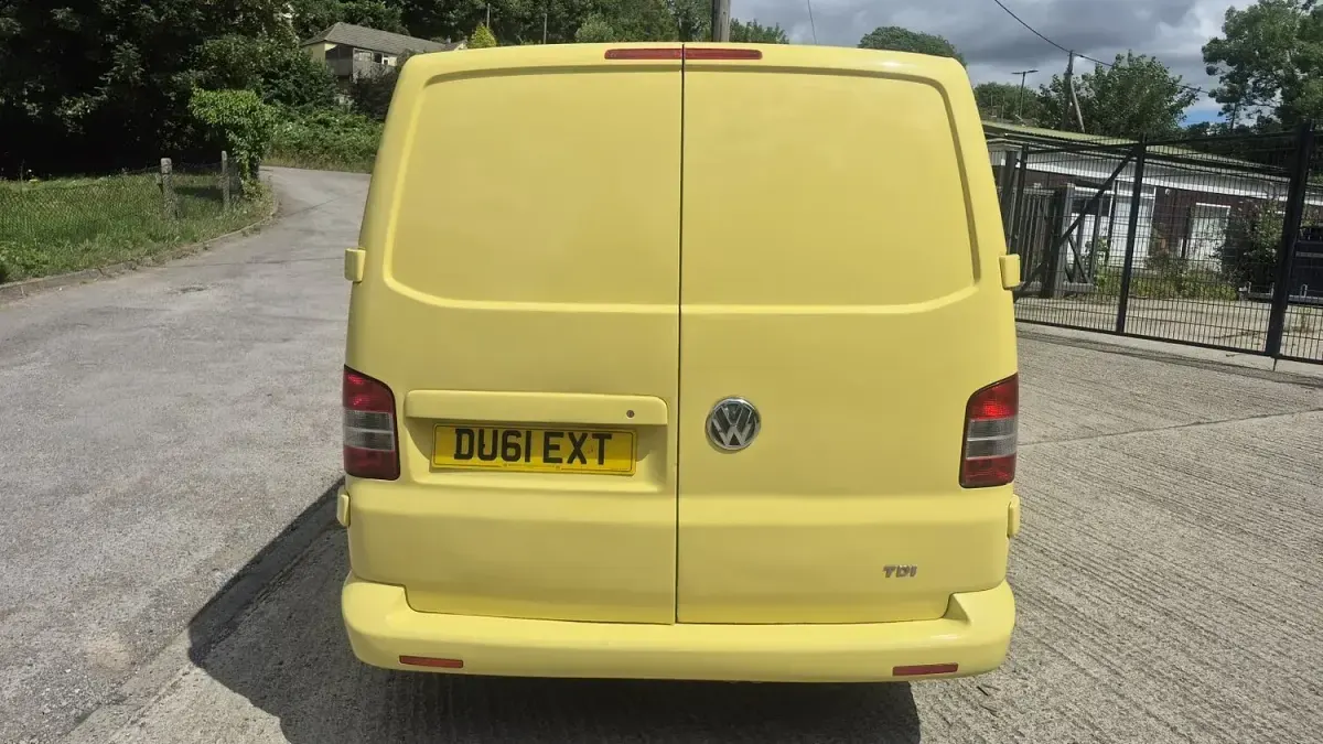 Used VW T5 84 HP (61 kW) 2011 Yellow Van