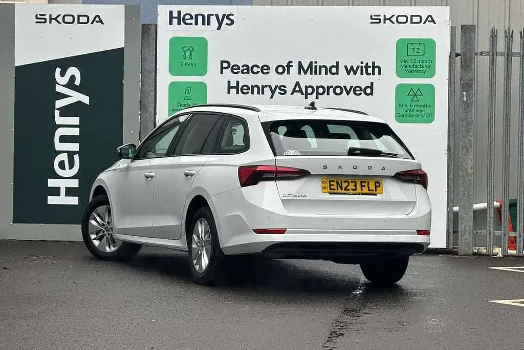 Used Skoda Octavia SE Technology 114 HP (83 kW) 2023 White Estate