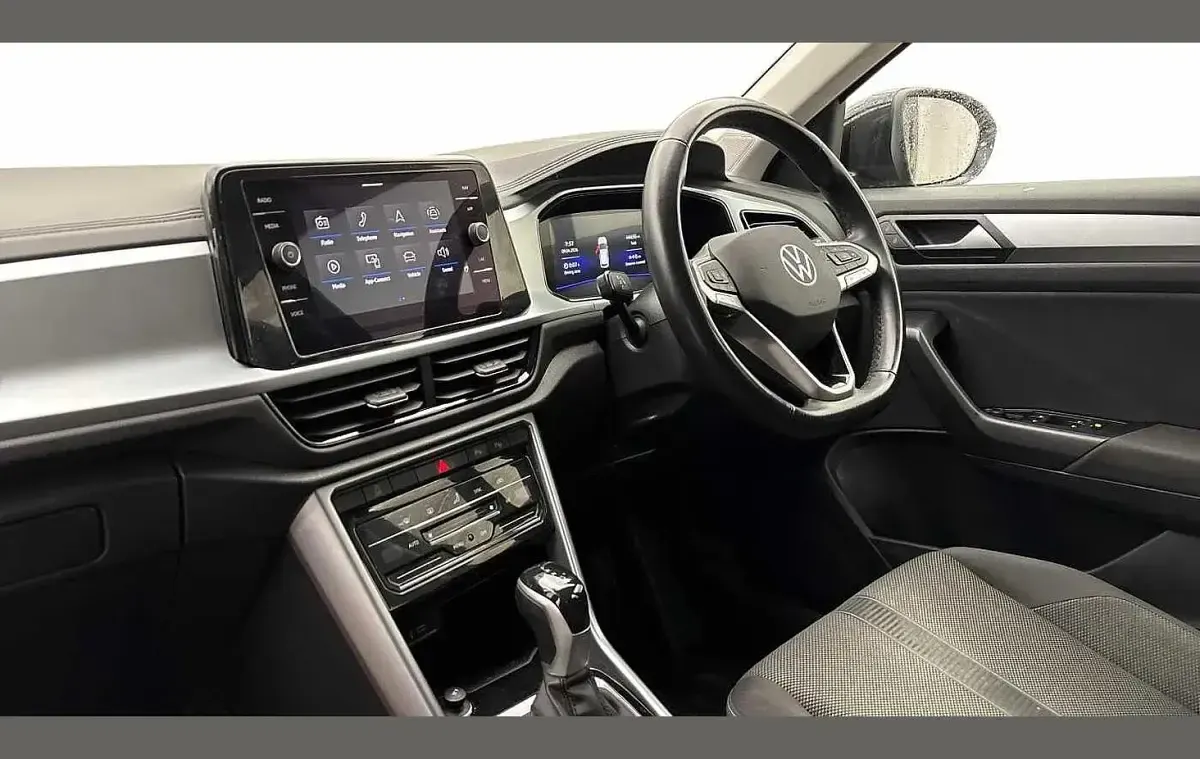 Used VW T-Roc Life 150 HP (110 kW) 2022 Black SUV