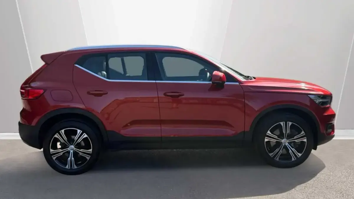 Used Volvo XC40 Inscription 262 HP (192 kW) 2021 Red SUV