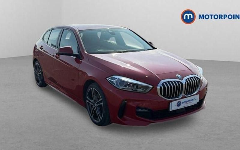 Begagnad BMW 118 M Sport 150 HK (110 kW) 2022 Halvkombi