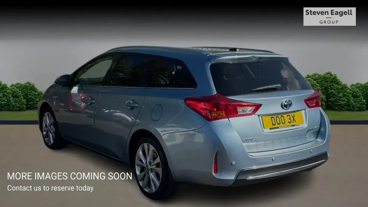 Used Toyota Auris Hybrid 136 HP (100 kW) 2013 Blue Estate