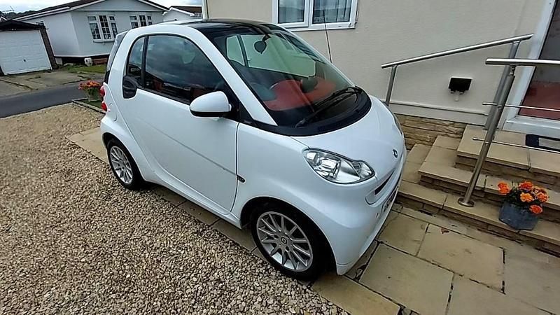 White Used 2012 Smart ForTwo Coupé Passion Coupe | £3,850 (Fair price) - Image 1/4