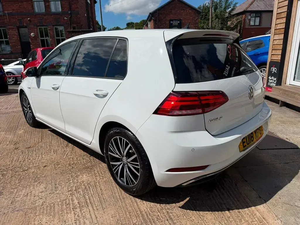 Used VW Golf VII SE 2018 White Hatchback