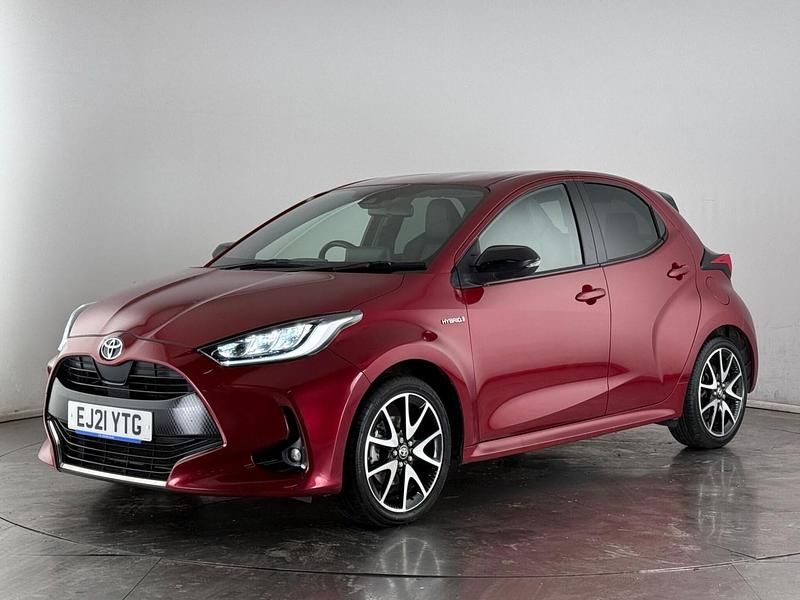 Used Toyota Yaris Hybrid 116 HP (85 kW) 2021 Red Hatchback