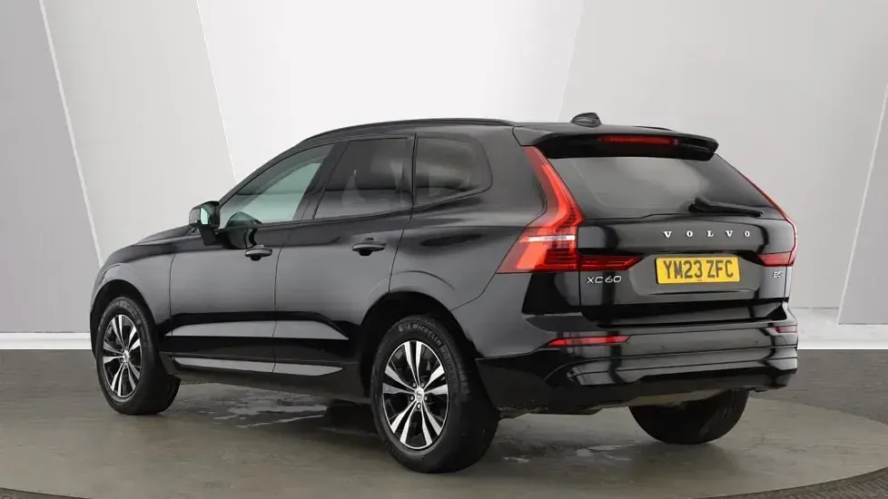 Used Volvo XC60 Core 250 HP (183 kW) 2023 Black SUV