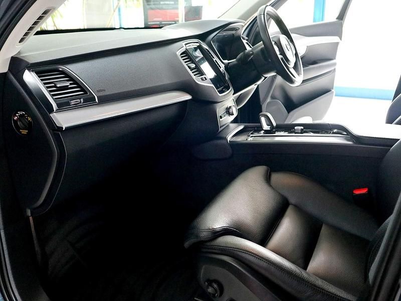 Used Volvo XC90 Momentum 250 HP (183 kW) 2021 Blue SUV