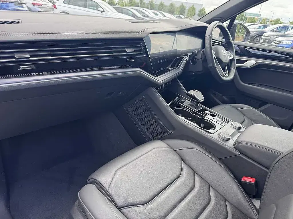 Used VW Touareg Black Edition 286 HP (210 kW) 2025 Black SUV