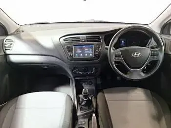 Used Hyundai i20 SE 100 HP (73 kW) 2018 White Hatchback