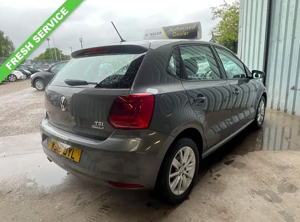 Used VW Polo SE 90 HP (66 kW) 2015 Grey Hatchback