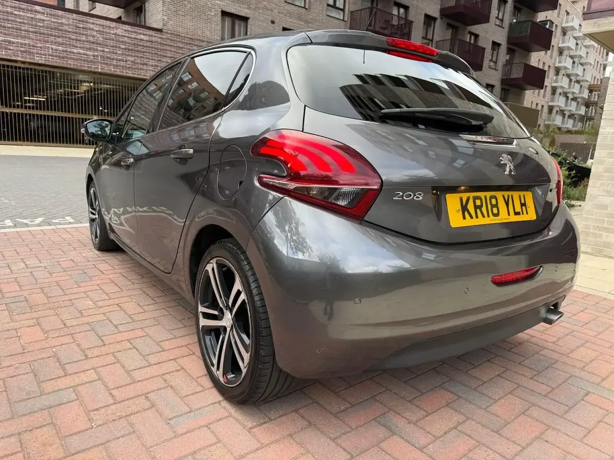 Used Peugeot 208 GT-line 2018 Grey Hatchback