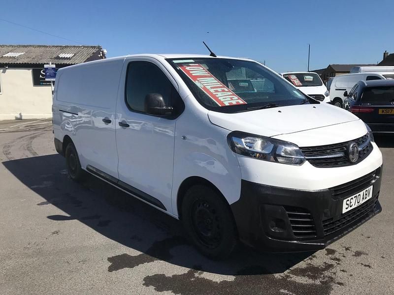 Used Vauxhall Vivaro 100 HP (73 kW) 2021 White MPV
