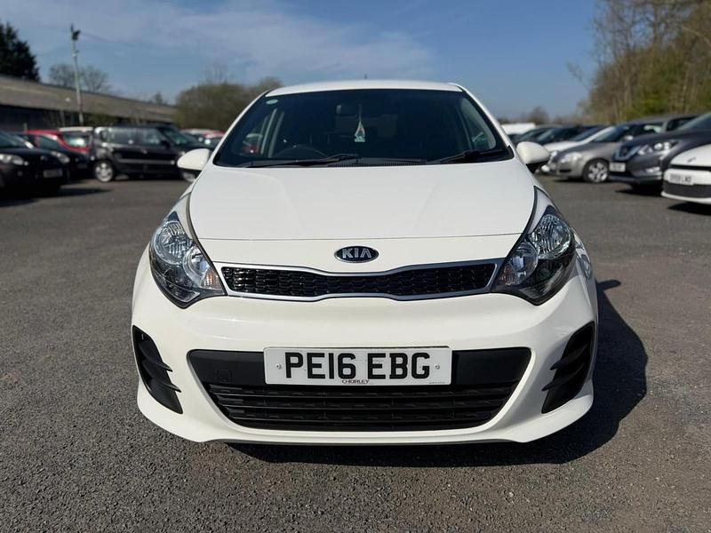 Used Kia Rio 2016 White Hatchback
