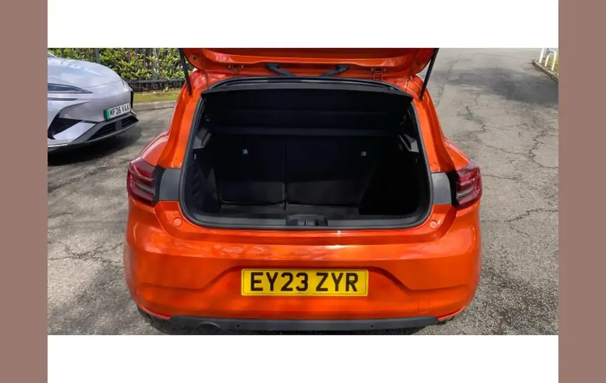 Used Renault Clio Evolution 88 HP (64 kW) 2023 Orange Hatchback
