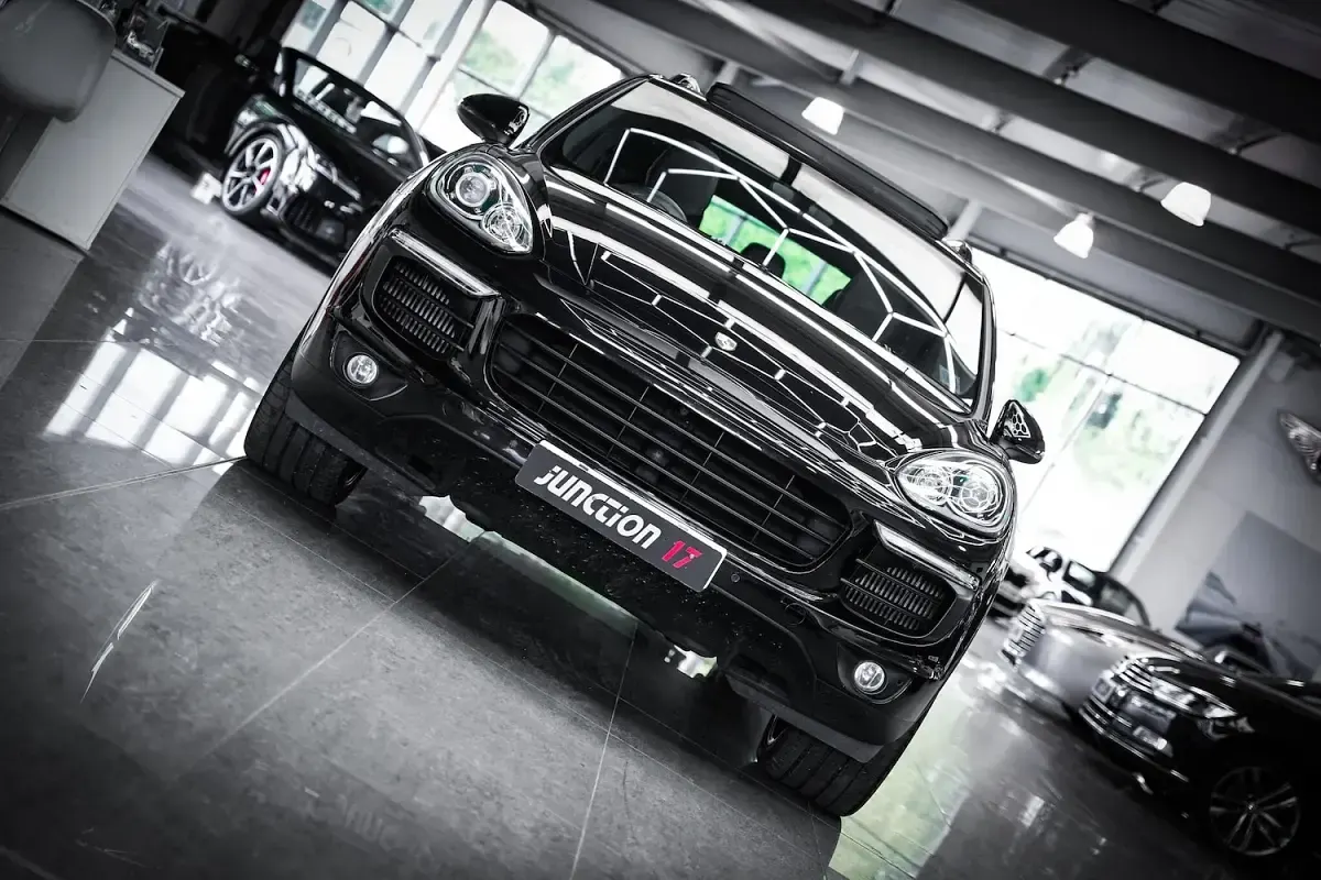Used Porsche Cayenne 385 HP (283 kW) 2016 Black SUV